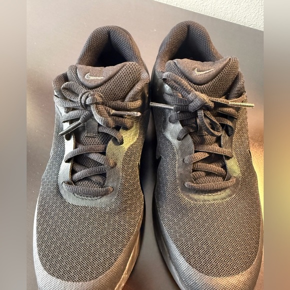 Nike Black Youth Sneakers - Picture 4 of 8